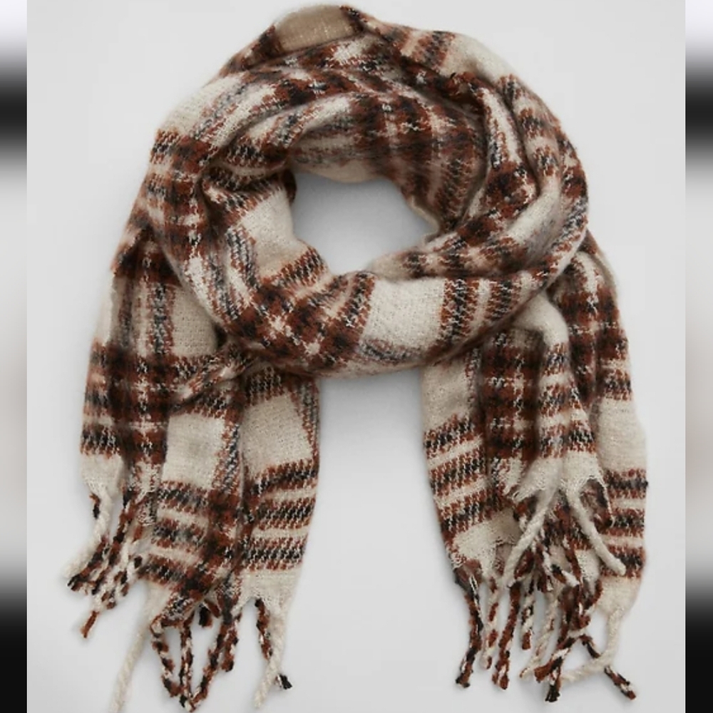 Sale: Womens GAP Blanket Scarf